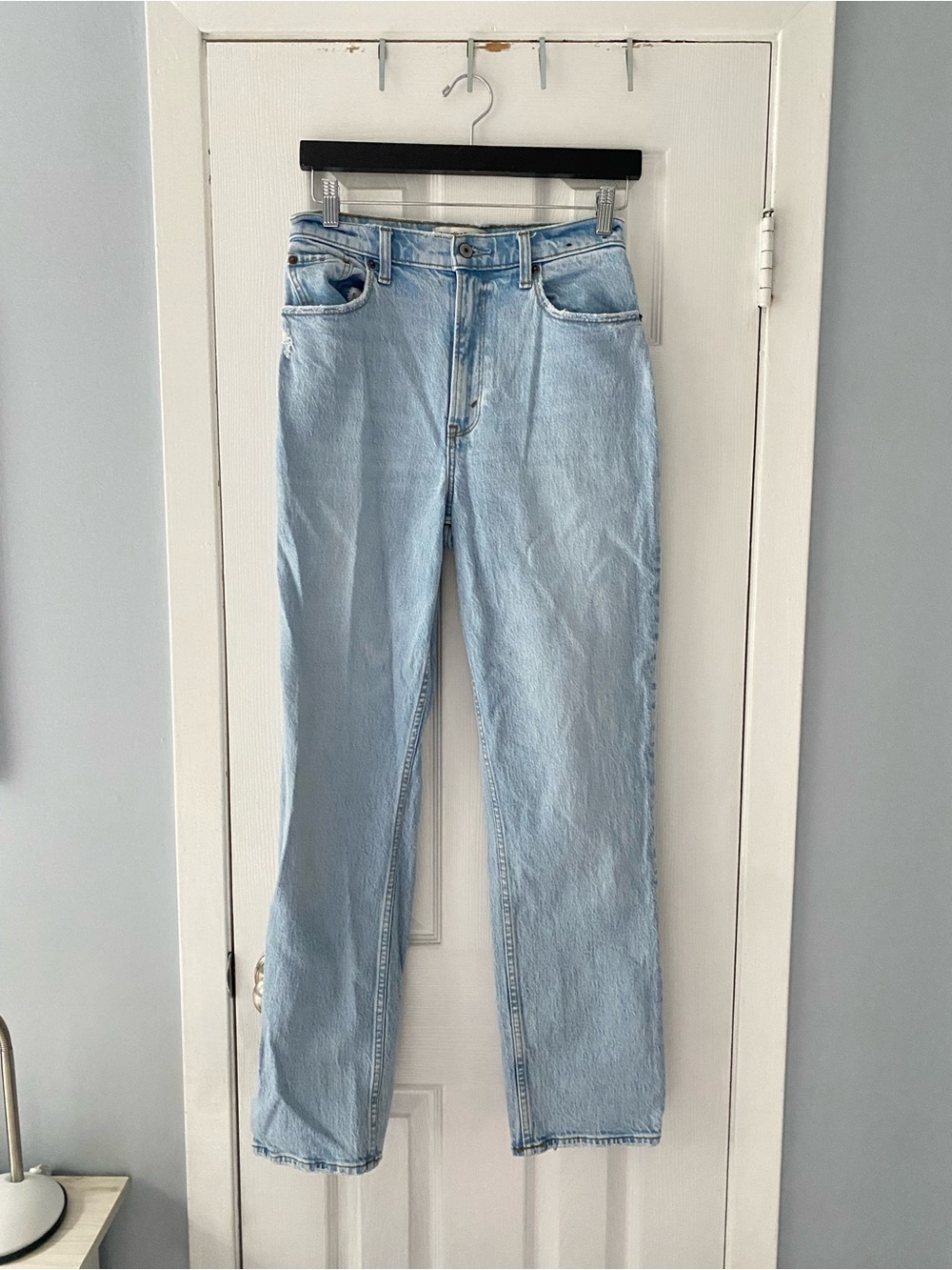 Abercrombie Light Wash Curve Love Women’s 90’s Ultra High Rise Straight Leg Jean